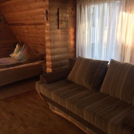 Hotel Viesu Nams Mezu 13 à Ventspils Extérieur photo