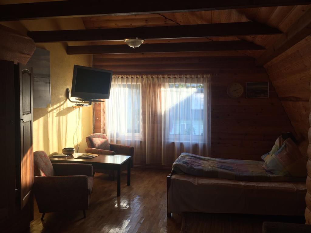 Hotel Viesu Nams Mezu 13 à Ventspils Extérieur photo