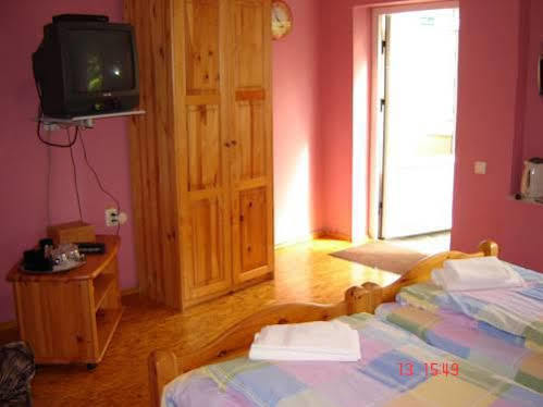 Hotel Viesu Nams Mezu 13 à Ventspils Extérieur photo